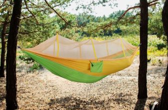 Seamless Outdoors Bug Out Hammock with Integrated Mosquito Net